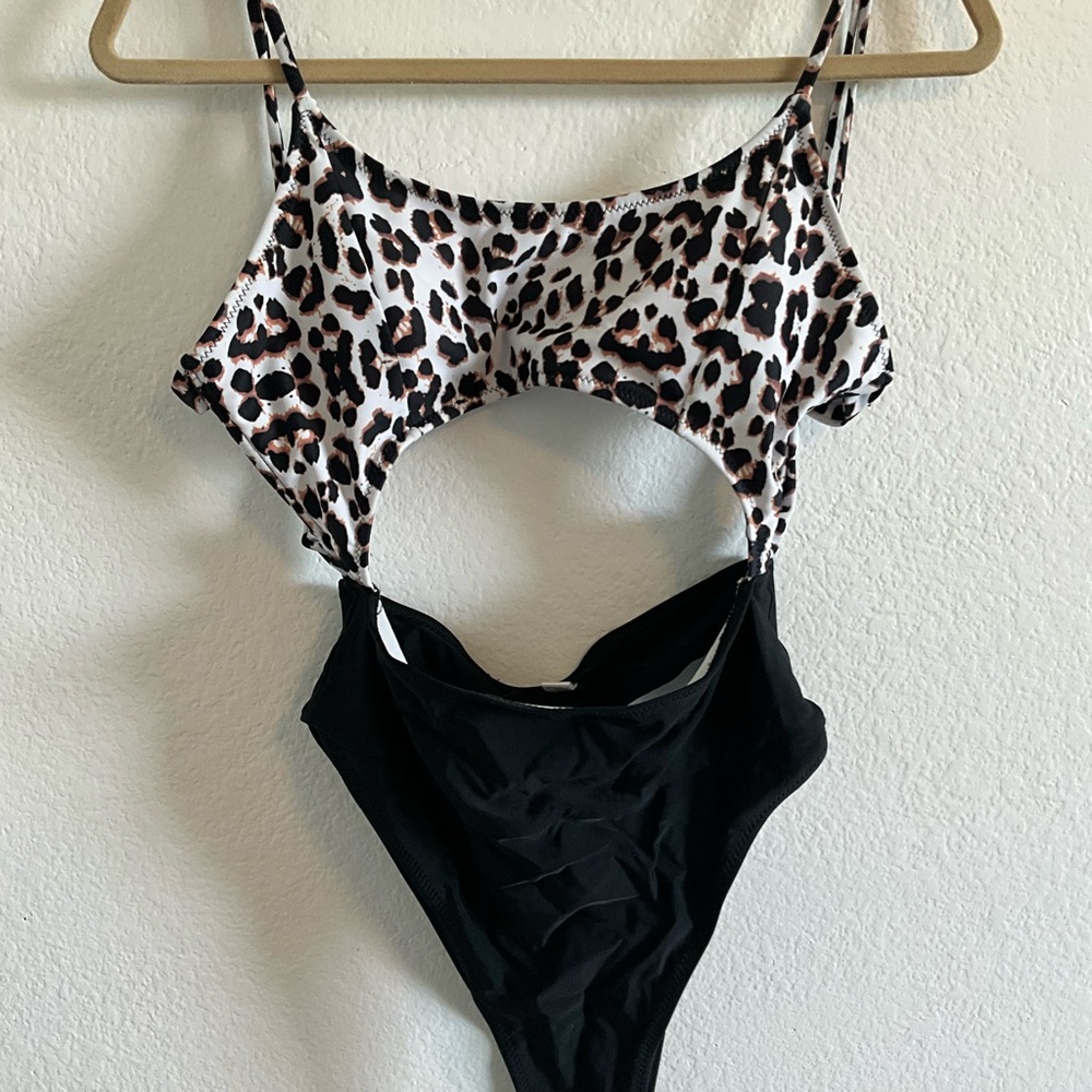 Leopard Print Cutout One Piece Swimsuit